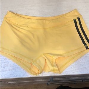 Yellow spandex booty shorts Med